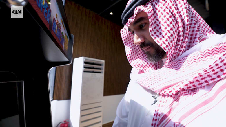 كيف تخطط السعودية لتصبح مركزًا عالميًا للرياضات الإلكترونية؟