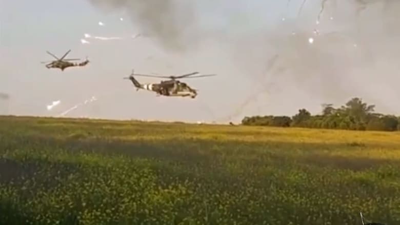 عمليات شاقة وبطيئة لتحرير الأراضي.. شاهد مروحيات أوكرانية تهاجم مواقع روسية