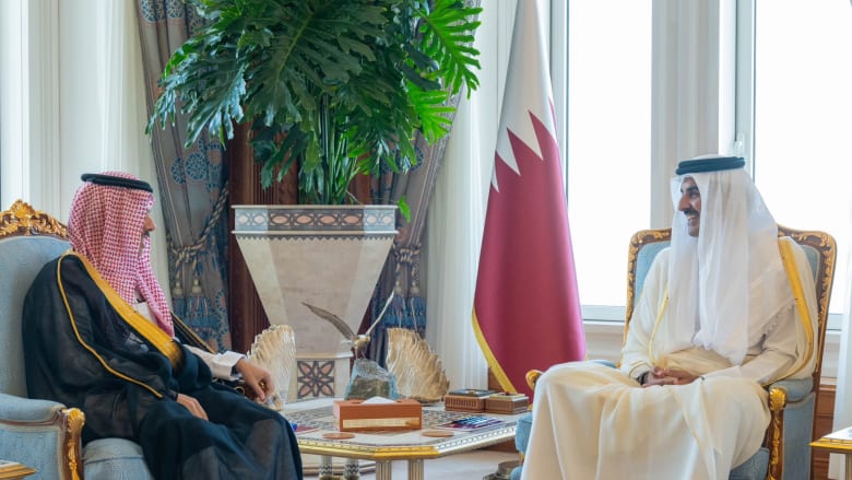 أمير قطر يستقبل وزير الخارجية السعودي..وهذا ما بحثاه في الدوحة
