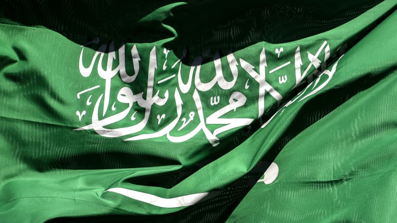 الديوان الملكي السعودي ينعى أميرًا شابًا ومغردون ينشرون صوره ويُعربون عن حزنهم