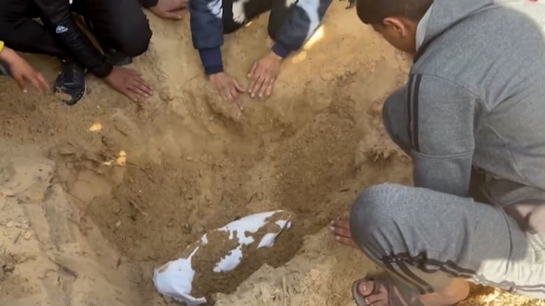 "سندي في الحياة راح".. طفل فلسطيني يتساءل كيف سيعيش بعد الحرب وسط تركيز إسرائيل هجماتها في خان يونس