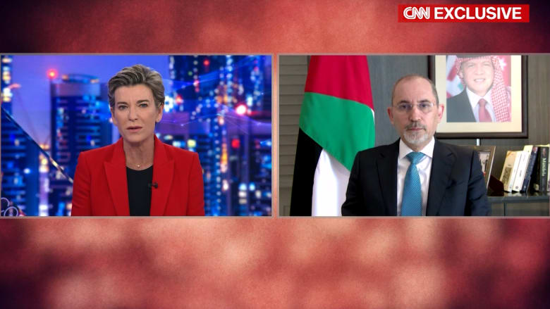مذيعة CNN لوزير خارجية الأردن: من اعترض صواريخ إيران في أجوائكم؟ شاهد كيف رد