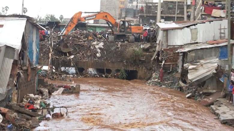 جُرفت وتحولت إلى حطام.. شاهد ما حدث للبيوت في كينيا بسبب فيضانات عارمة