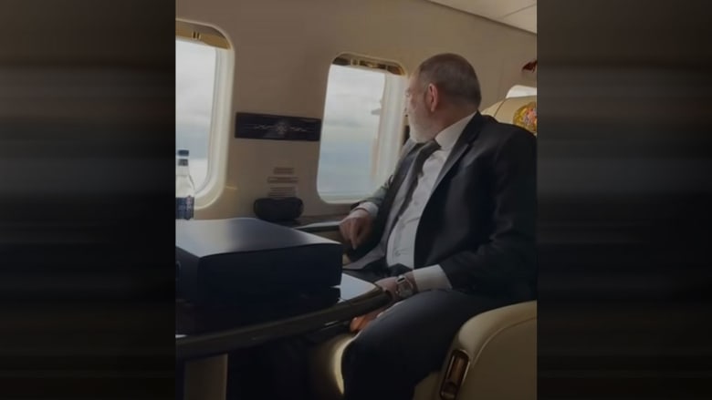 فيديو هبوط اضطرار لمروحية رئيس وزراء أرمينيا بسبب الظروف الجوية 