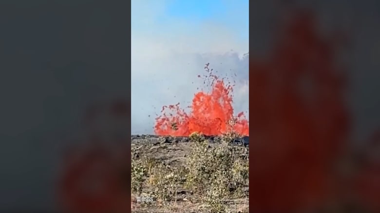 بركان هاواي الثائر يقدم عرضًا مذهلًا من الحمم المتطايرة.. شاهد ما حدث