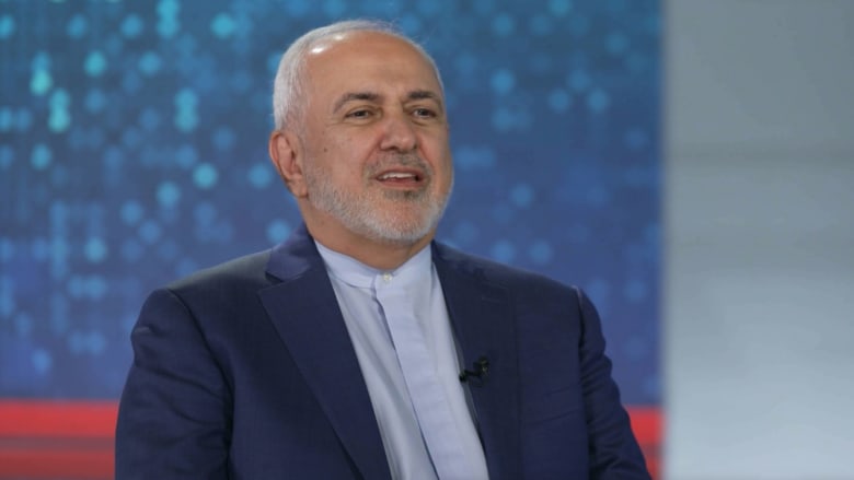 مذيعة CNN تسأل جواد ظريف: “هل ستُجر إيران إلى القتال بين حزب الله وإسرائيل؟”.. شاهد رده