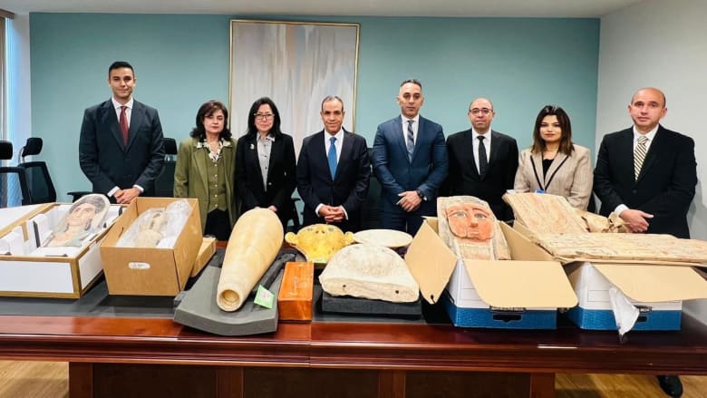 من بينها قناع مُذهَّب.. هذه هي القطع الأثرية التي استردتها مصر من أمريكا