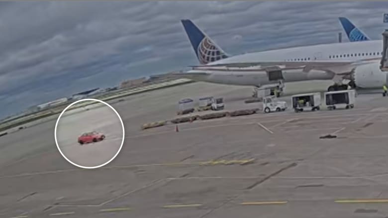 سائق توصيل طلبات ينتهي به المطاف على مدرج مطار.. شاهد ما حدث