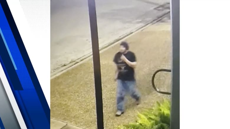 عضة أنقذتها.. فتاة تتصدى لرجل حاول اختطافها في شارع بتكساس