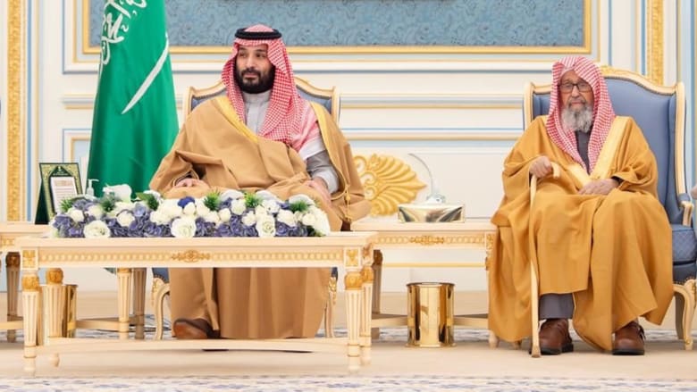 بالأسماء.. 108 أمراء حضروا لتهنئة محمد بن سلمان برمضان وفيديو قبلة ولي العهد لرأس الفوزان يبرز