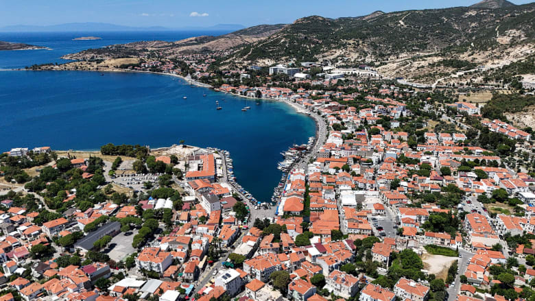 من حوريات البحر إلى فقمات تتحول إلى بشر..تتقاطع الأساطير في بلدة تركية ساحلية