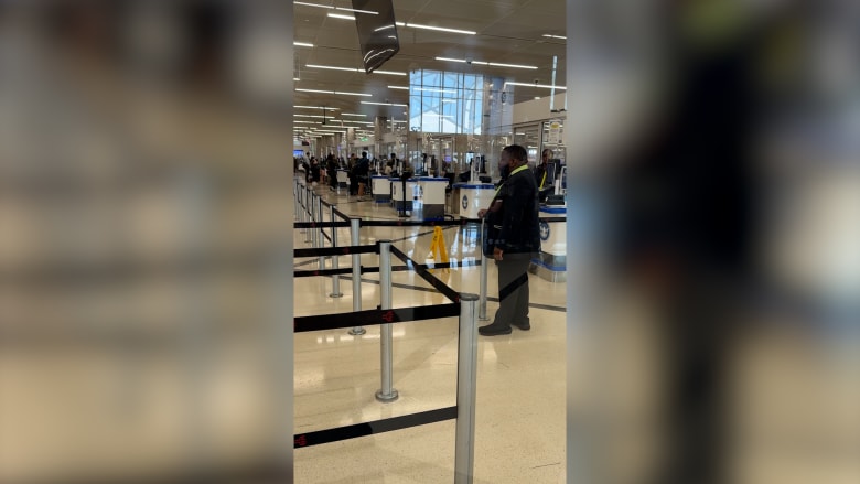 طوابير مطار أتلانتا تنحسر بعد ساعات من الفوضى والانتظار الطويل