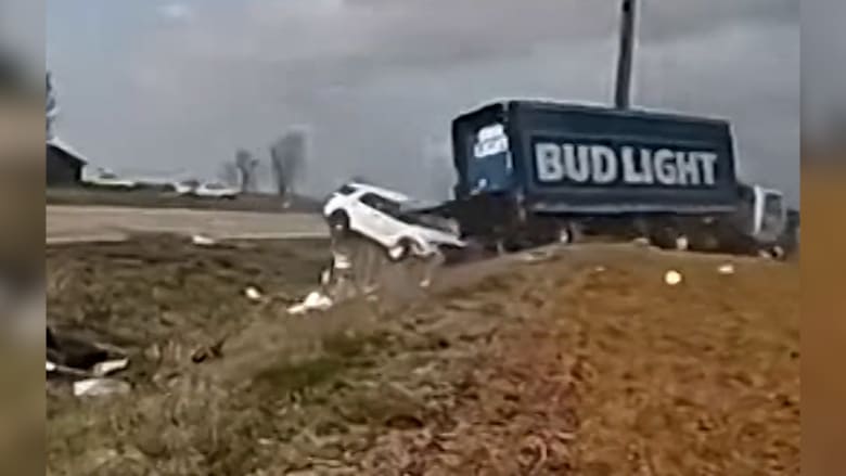 محتجز بكفالة قدرها 10 ملايين دولار.. هذا ما فعله رجل بشاحنة بيرة مسروقة