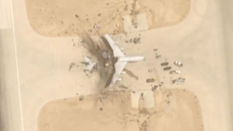 صور حديثة من قاعدة سعودية تظهر طائرة الإنذار الأمريكية المحطمة بضربة إيرانية وطائرات أخرى مكشوفة 
