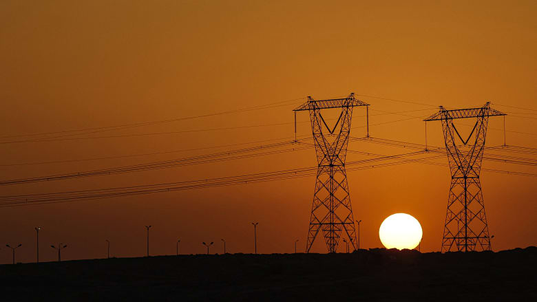 مصر تتحرك لاحتواء أزمة الطاقة برفع أسعار الكهرباء للشرائح الأعلى استهلاكاً