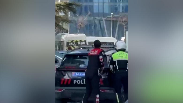 شاهد لحظة إطلاق نار قرب القنصلية الإسرائيلية في إسطنبول