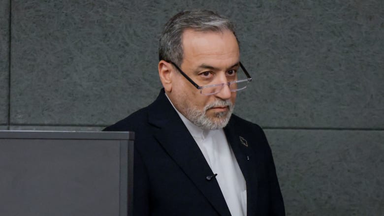 "الكرة الآن  بملعب أمريكا".. وزير خارجية إيران يبرز جملتين بمنشور رئيس وزراء باكستان