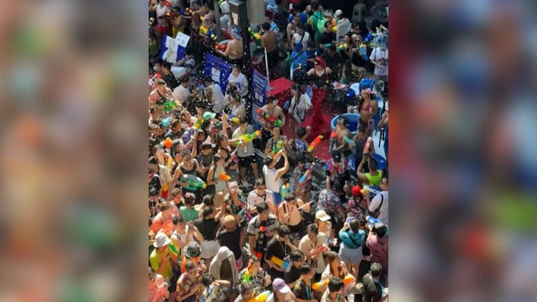 اندلاع "أكبر معركة مائية في العالم" في شوارع تايلاند و326 قتيلًا خلال أيام المهرجان