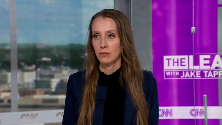 “هل طلبوا فدية؟”.. صحفية أمريكية تجيب لـCNN وتروي تفاصيل اختطافها في العراق