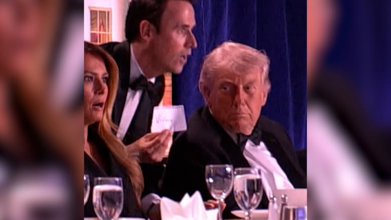 كان على بعد أقدام من المسلح وكيف تصرف الأمن حوله.. شاهد مذيع CNN يصف لحظات "مرعبة" عاشها