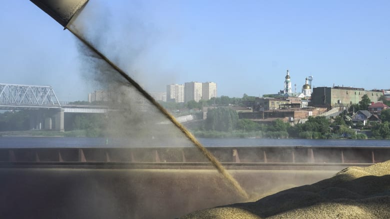 أزمة بين أوكرانيا وإسرائيل بسبب شحنات حبوب والاتحاد الأوروبي يتدخل.. مصادر توضح لـ CNN الأسباب