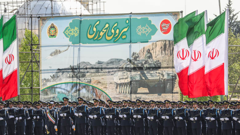 الحرس الثوري الإيراني يُهدد: سنرد على أي عمليات أمريكية بضربات "طويلة ومؤلمة"