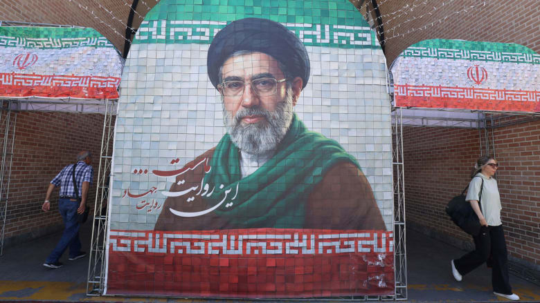 هاجم رئيس برلمان إيران ودعا لإقالة وزير الخارجية.. ما قد لا تعلمه عن فصيل إيراني متشدد عازم على إفشال اتفاق سلام مع أمريكا
