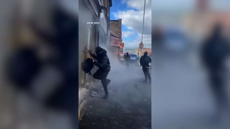محاولة سطو غريبة.. اقتحام متجر مجوهرات دون سرقة شيء