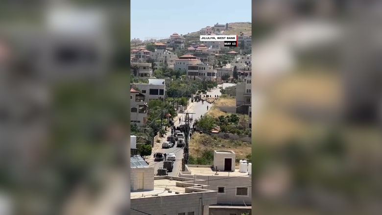 شاهد.. مقتل مراهق فلسطيني خلال هجوم للمستوطنين على قرية بالضفة الغربية