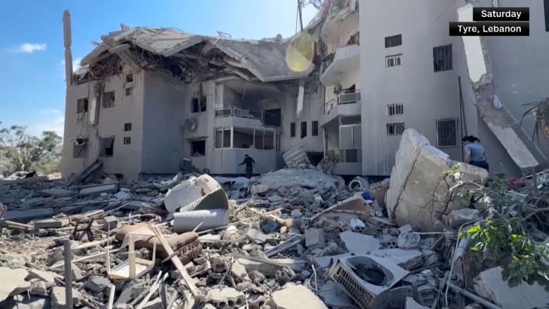 شاهد.. غارات ليلية إسرائيلية على جنوب لبنان تدفع سكان صور لإخلاء منازلهم