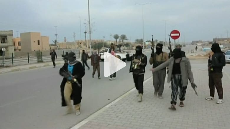 آثار الاشتباكات مع “داعش” بالرمادي آثار الاشتباكات مع “داعش” بالرمادي