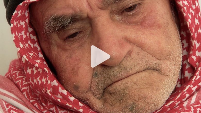 أكبر لاجئ سوري.. 110 أعوام منها 10 ساعات سيرا نحو الأردن أكبر لاجئ سوري.. 110 أعوام منها 10 ساعات سيرا نحو الأردن
