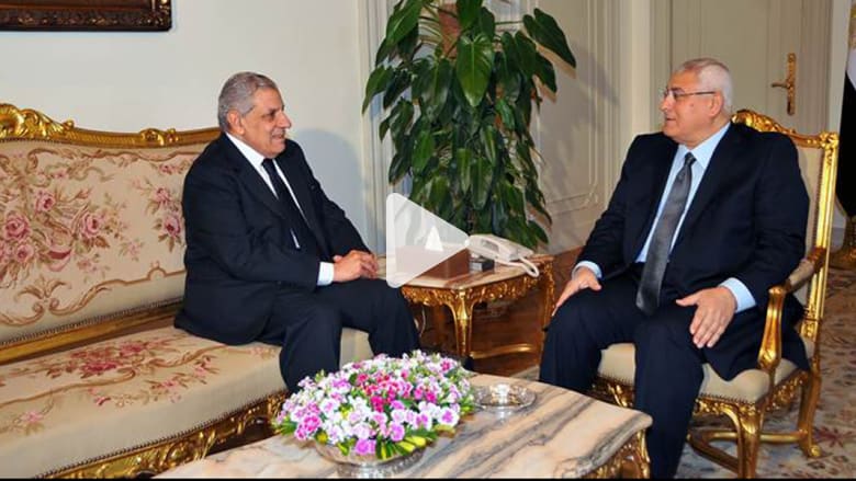 محلب يعد بتحقيق تطلعات المصريين ويتجنب "وضع" السيسي محلب يعد بتحقيق تطلعات المصريين ويتجنب "وضع" السيسي