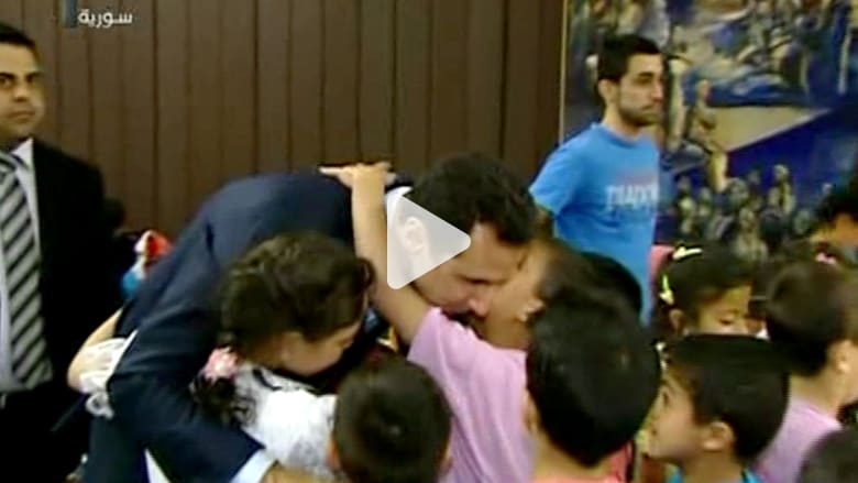 بشار الأسد وزوجته يلتقيان بالأيتام بشار الأسد وزوجته يلتقيان بالأيتام