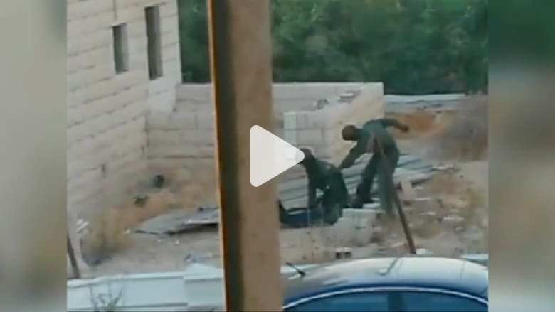 فيديو يظهر ضرب الشرطة الاسرائيلية لشاب فلسطيني فيديو يظهر ضرب الشرطة الاسرائيلية لشاب فلسطيني