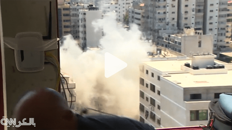 شاهد الانفجار خلف مراسل CNN خلال بث حي من غزة شاهد الانفجار خلف مراسل CNN خلال بث حي من غزة