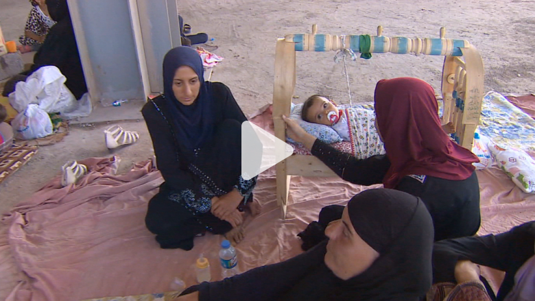 CNN شاهدة على معاناة الفارين من الموت على أيدي "داعش" بالعراق CNN شاهدة على معاناة الفارين من الموت على أيدي "داعش" بالعراق