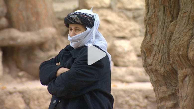 الأيزيديون.. أبناء آدم وليس حواء.. يؤمنون بإله و7 ملائكة يرأسهم "طاووس ملك" الأيزيديون.. أبناء آدم وليس حواء.. يؤمنون بإله و7 ملائكة يرأسهم "طاووس ملك"