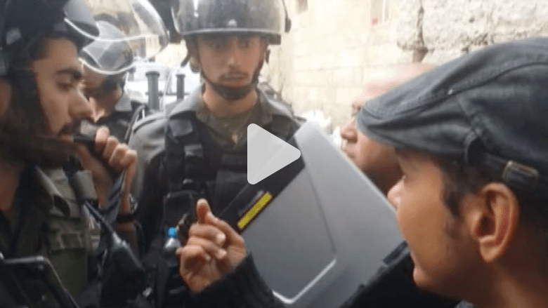 الصدامات تعود للحرم القدسي وليفني تحذر من تفجر صراع شامل بين اليهود والعالم الإسلامي الصدامات تعود للحرم القدسي وليفني تحذر من تفجر صراع شامل بين اليهود والعالم الإسلامي