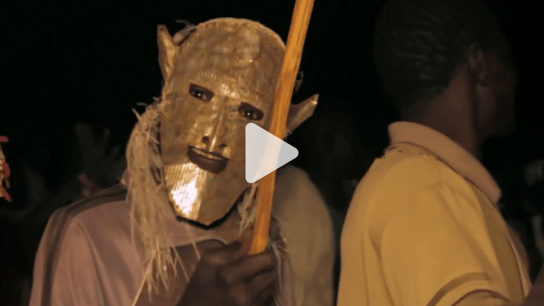 "على ايقاع الأنتونوف"..عندما ينظر السودانيون إلى طائرة "الموت" ويرقصون "على ايقاع الأنتونوف"..عندما ينظر السودانيون إلى طائرة "الموت" ويرقصون
