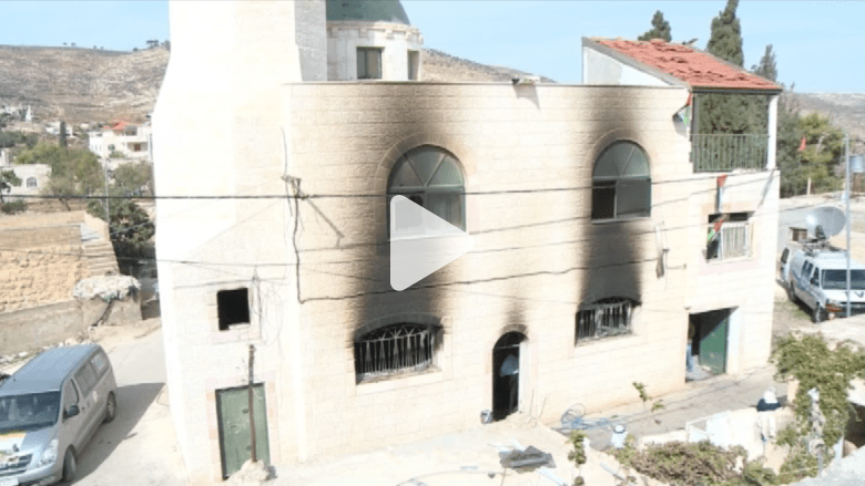 بالفيديو.. إحراق مسجد في رام الله وكتابات عنصرية بالعبرية على جدرانه بالفيديو.. إحراق مسجد في رام الله وكتابات عنصرية بالعبرية على جدرانه