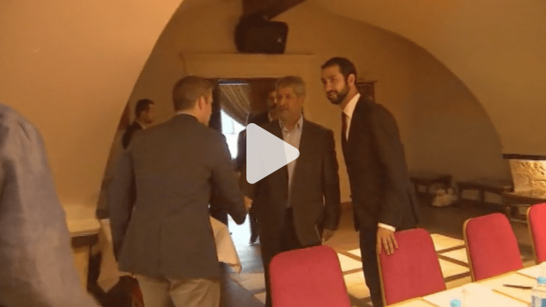 بالفيديو.. المعارضة السورية توحد صفوفها باتفاق تاريخي لمقاتلة "داعش" ونظام الأسد بالفيديو.. المعارضة السورية توحد صفوفها باتفاق تاريخي لمقاتلة "داعش" ونظام الأسد