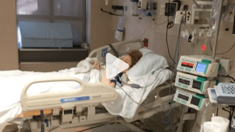 المكان نفسه لكن الزمان مختلف.. رجل مقعد تصاب زوجته بالشلل المكان نفسه لكن الزمان مختلف.. رجل مقعد تصاب زوجته بالشلل