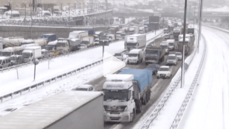 شاهد.. تساقط الثلوج بغزارة على اسطنبول شاهد.. تساقط الثلوج بغزارة على اسطنبول