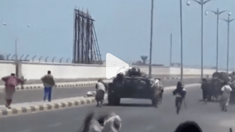 اليمنيون وجيرانهم منشغلون بـ"عاصفة الحزم".. و"القاعدة" تبحث عن فرصة لإبقاء الفوضى اليمنيون وجيرانهم منشغلون بـ"عاصفة الحزم".. و"القاعدة" تبحث عن فرصة لإبقاء الفوضى