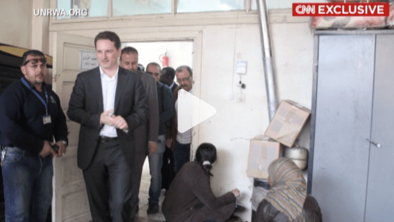 بالفيديو.. مفوض الأونروا في مهمة إنسانية لمنكوبي مخيم اليرموك بالفيديو.. مفوض الأونروا في مهمة إنسانية لمنكوبي مخيم اليرموك