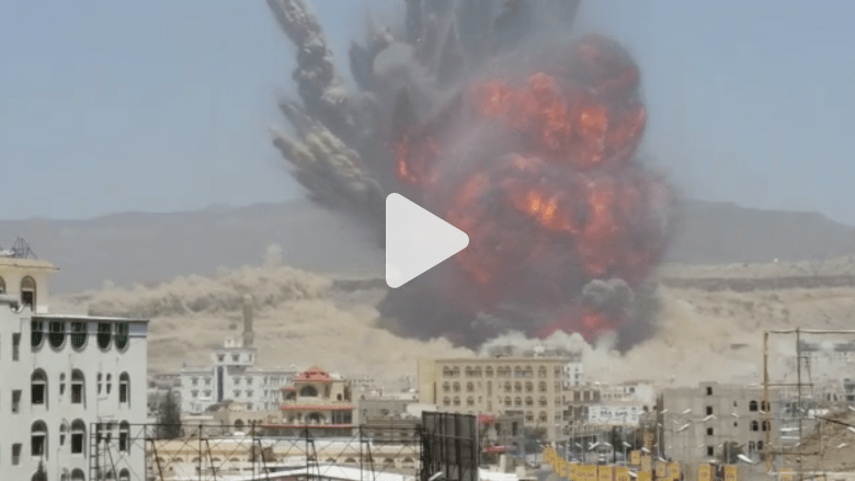 بالفيديو .. أعنف انفجار يهز صنعاء منذ بدء عاصفة الحزم .. والحوثيون: 30 قتيلا و 300 جريح بالفيديو .. أعنف انفجار يهز صنعاء منذ بدء عاصفة الحزم .. والحوثيون: 30 قتيلا و 300 جريح