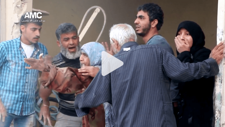 بالفيديو.. آثار غارات بالبراميل المتفجرة على حي الفردوس في حلب بالفيديو.. آثار غارات بالبراميل المتفجرة على حي الفردوس في حلب