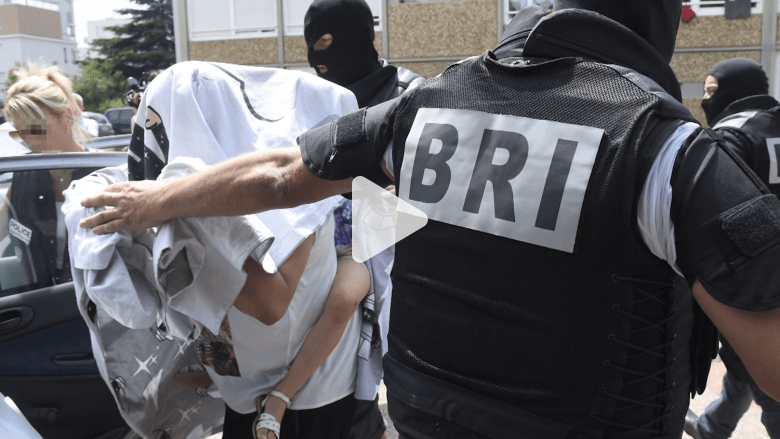 في فرنسا: رأس مقطوع ومعلق على السياج بين رايتين إسلاميتين.. من هو ياسين صالحي؟ في فرنسا: رأس مقطوع ومعلق على السياج بين رايتين إسلاميتين.. من هو ياسين صالحي؟