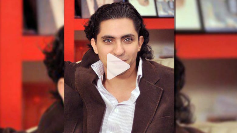 بالفيديو.. رائف بدوي يخسر حريته في السعودية بسبب "قلمه" ويكسب جائزة "سخاروف" لحرية الفكر بالفيديو.. رائف بدوي يخسر حريته في السعودية بسبب "قلمه" ويكسب جائزة "سخاروف" لحرية الفكر